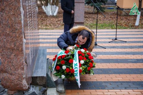 Возложение цветов к мемориалу павшим односельчанам