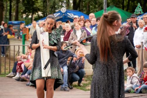 Праздничный концерт, посвященный Дню семьи, любви и верности прошёл в парке культуры и отдыха «Ивановские пруды».