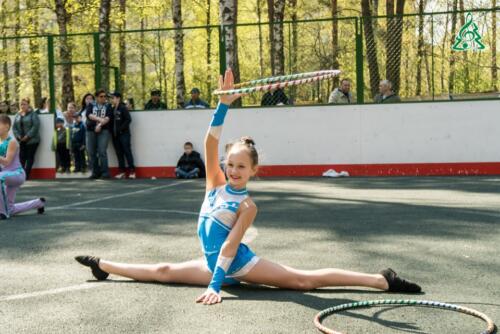 Цирковая студия сестёр Фоминых представила яркую праздничную программу на открытии весенне-летнего сезона в ЭкоПарке «Губайловский»