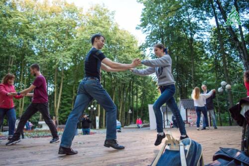 Танцевальные мастер-классы по хастлу возвращаются в парк культуры и отдыха «Ивановские пруды»