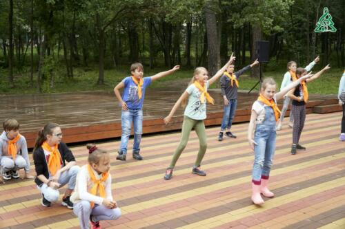 В парке культуры и отдыха «Ивановские пруды» состоялось торжественное открытие фотовыставки «Кино детям - дети кино»